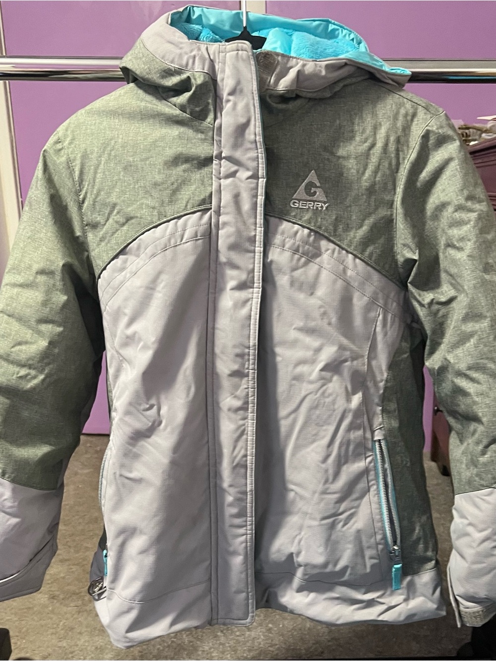 Gerry  girls snowsuit size 10/12 medium grey and teal hooded winter jacket/pants